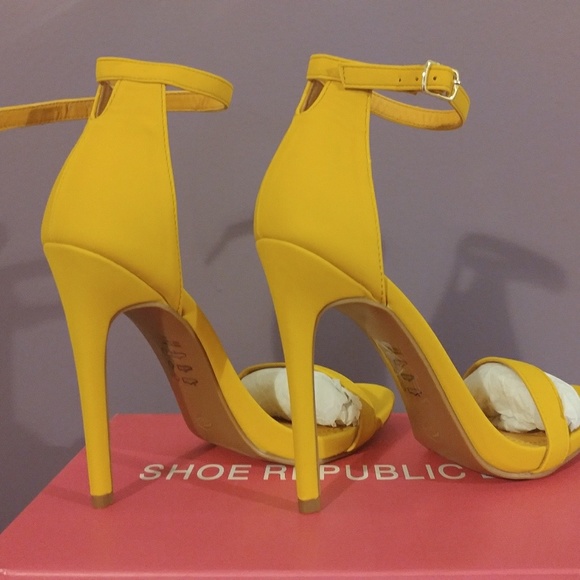 Cute ankle mustard heels. - Picture 4 of 8